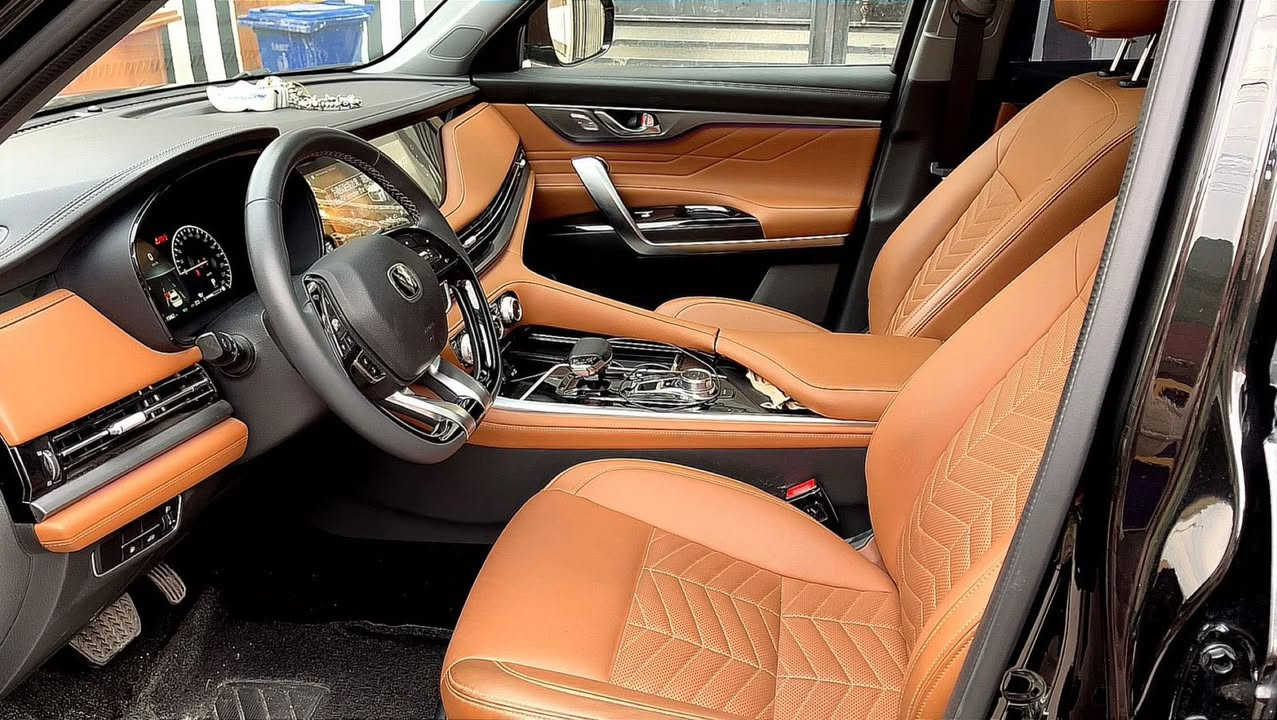 ✨✨
سلام عليكم
✨✨شانجان CS95 2025  ✨✨
‏🔥 Changan CS95 2025 🔥
 مرقم بغداد  الانكليزي الجديد مشروع وطني 
حجم المحرك 2.0L Turbo
 مرتبط بناقل حركة أوتو 8 نمر
يبلغ عزم الدوران 390 نيوتن / متر 
🐎 بقوة 233 حصان 🐎🐎
 مفتاح التشغيل بصمة 
 تشغيل عن بعد 
 بانوراما 
 فتح الصندوق كهرباء 
 دفع رباعي AWD 
 اريل نفكيتر 
حساسات خلفية 
لايت زينون + LED 
 بك لايت LED 
دخول بصمة ذكي 
 حجم الاطار 255/50R20
ويل كب 20
 4 دسك
حساسات ضغط الاطارات 
 اشارة في المرايا الجانبية 
 المرايا قابلة للطي كهرباء 
ماسحة خلفية 
عدد AIR BAG 6
 هاند بريك كهرباء 
 ا ABS 
 دشبول شاشة ديجيتال 
شاشة Apple Car play 
 كاميرا دوارة 
4 كاميرات 360°
الانارة الداخلية LED 
 مقود جلد حياكة  
 مثبت السرعة Cruise 
 المودات والاوامر الصوتية 
ا Bluetooth / T YPCE 
شاحن هاتف Wireless 
مخرج منفذ الطاقة 
فحص نظام السيارة 
 انارة داخلية LED محيطية 
تتسع المقصورة ل 7 ركاب
المقاعد جلد
حركة المقاعد الأمامية كهرباء 
 تبريد المقاعد الامامية
ذاكرة مقعد السائق
تجاوي متحركة 
 مثبت مقعد الطفل ISOFIX 
 تبريد شاشة 
 3 قطع تبريد
 أوضاع القيادة Drive Mode 
 أوتو بريك 
 رادار
 نظام مانع الانزلاق 
نظام نزول المنحدرات 
 تطعيم الدواخل ألمنيوم 
السعر ٢٨٥وبي مجال
العنوان بغداد العامريه
للاستفسار ☎️🚗
***********
