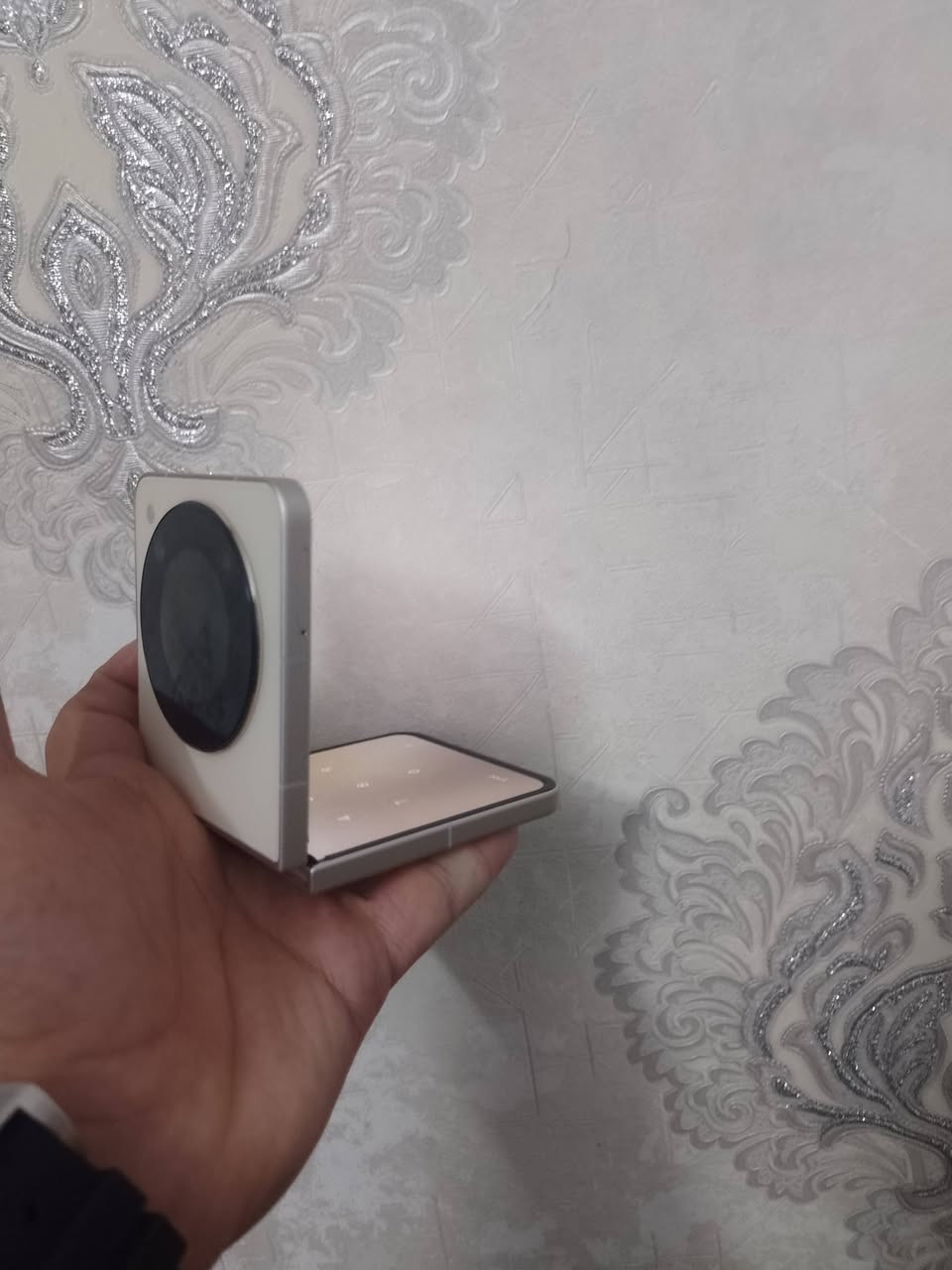 السلام عليكم موتو افلب جهاز شرط مامفتوح وماي اي خلل واصلي مومجدد ذاكره 128بطاريه 5000 رام 12 والصوره والنضافه تحكم مكاني كركوك عمل شعبي السعر 250وبي مجال كلش قليل رقمي ***********
