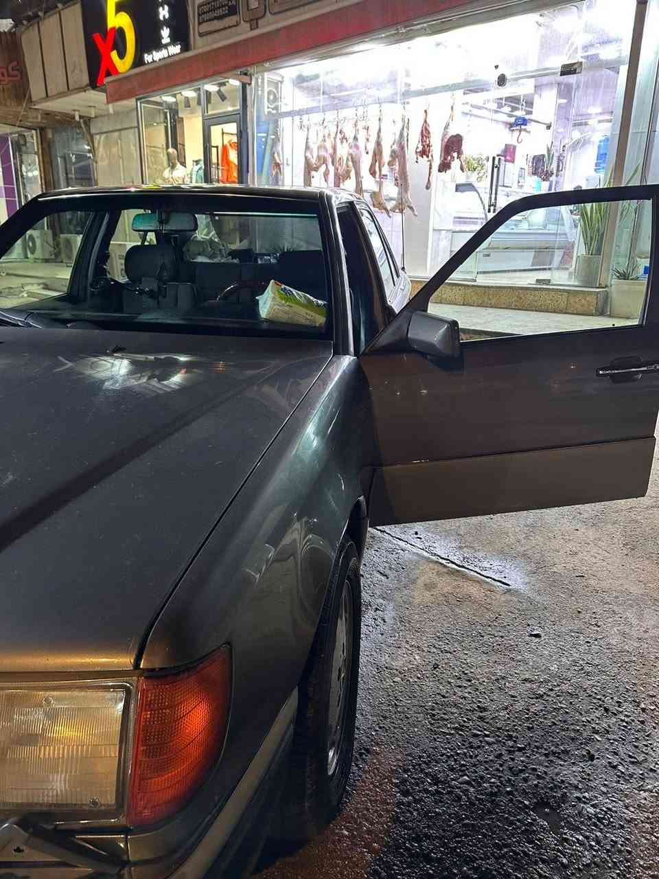 مارسدس دب للبيع ماكان بابل السعر 105ورقه وبيها مجال سياره قطره صبغ مابيه الاستفسار على الرقم ***********
