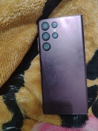 جالاكسي S22 الترا • مقابل ايفون ١٣ • الظهر مخدوش