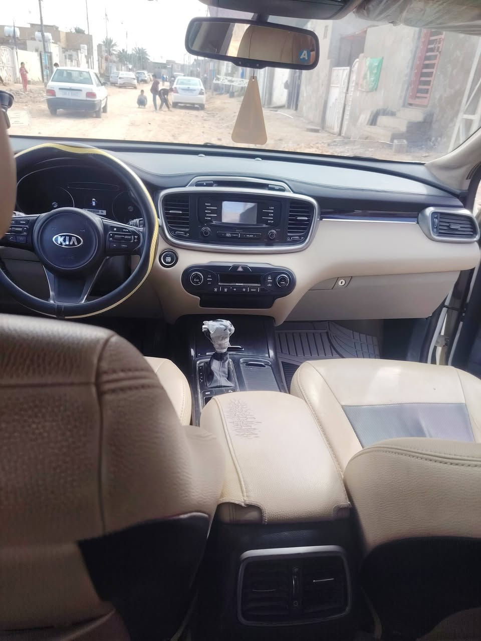 سورنتو 2015شكل 2016 كفاله عامه مكينه سته سلندر رقم بغداد باسمي لون ابيض السعر ب200 ورقه او بيها مجال المكان ديوانيه للاستفسار ***********
