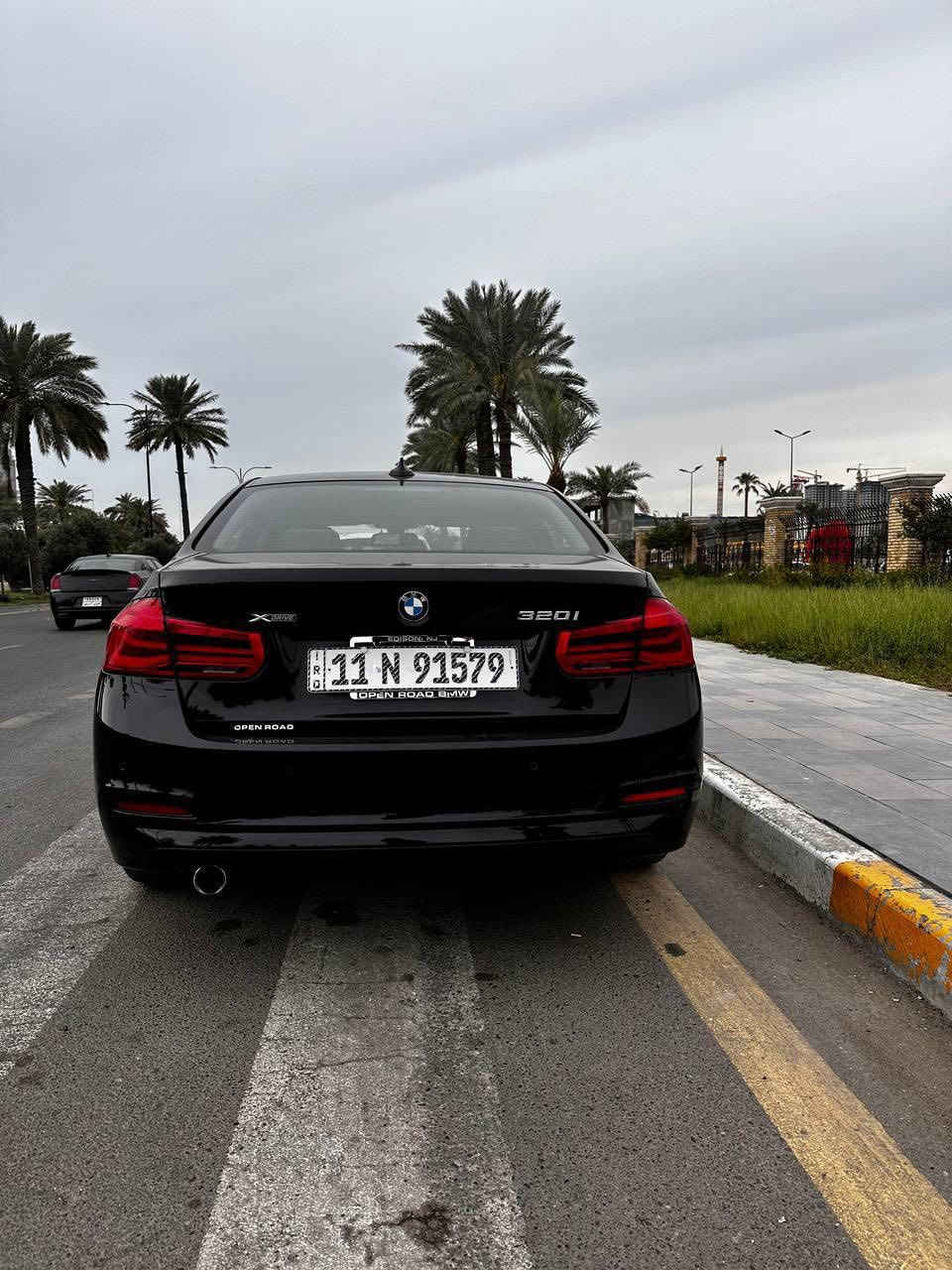 Bmw 320i 2018 xDrive
مكينة 2000 توربو
لد امامي خلفي 
كشنات كهرباء 
سلايد
مري كهرباء
بصمة
حساسات امامي خلفي
كامرة خلفية 
كشنات تدفئة
دفع رباعي
شاشة امامية
ماشية 108 الف ميل
صبغ بيهة جاملغ جهة عكس السايق وبنيد 
وبيهة طخة بل جاملغ جهة السايق وبل باب الخلفي عكس السايق 
كير مكينة كهربائيات مكفول
رقم بغداد 
مكانها بغداد الدورة
***********
السيارة رايدهة ب 165 ورقة وبيهة مجال بسيط
