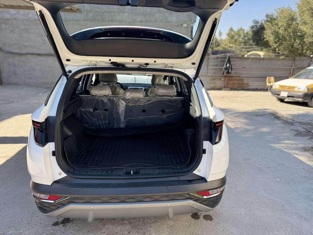 توسان موديل 24 خليجي مكفوله رقم بغداد فول مواصفات 1/1
تشغيل عن بعد/ ماشيه 6000 الف حقيقي 

بانوراما/فول تحكم ستيرن/بصمه/كراسي كهرباء جلد/اشاير مري كهرباء/حساس امامي خلفي كامره دواره/شاحن ذكي/ثلاث انظمه قياده/ ويل 19/هاند بريك بصمه/جنطه كهرباء

مكاني بغداد الاعلام للاستفسار الاتصال على الرقم واتس موجود

‭0780 705 3354‬
