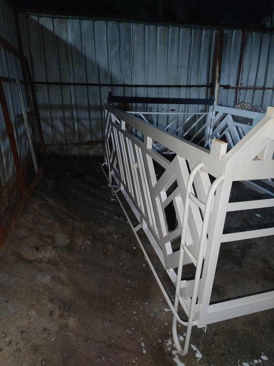 محجر نثيه للبيع
كامل شبجه وسوبايه ودروجه حديد ثقيل
السعر 250 ألف مكانه حله سياحي قرب شركة الرنا
الاتصال ***********
