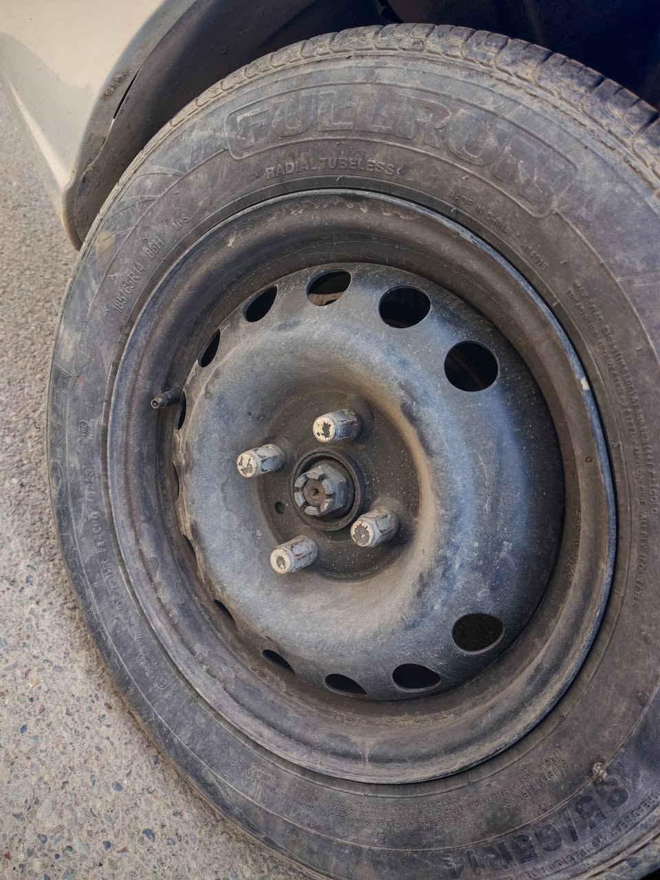 للبيع ويل + تايرات حجم 14 / 70 / 185 زوج التايرات الخلفي قبل اسبوعين شادو والامامي نضيف فوك النص تايرات وويالة كلش انظاف 
يرهم اكسنت و ريو و افيو و فكترا و أسترا و كاديت وبيجو وكثير سيارات 
بيع او مراوس بحجم 13 بنفس النظافة سعرهم 175 وبيهم مجال مكانهم الايسر


**إذا كنت صاحب هذا الإعلان وتريد حذفه لأي سبب، رجاءا أرسل رسالة إلى الدعم الفني**