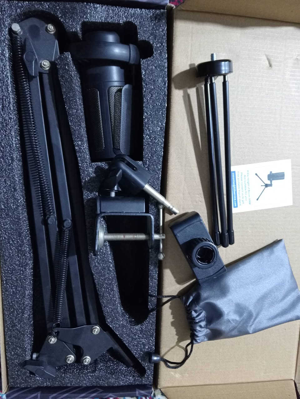 ميكروفون USB للألعاب(اصلي)
 من MAONO Manocaster، 
ميكروفون مكثف لإلغاء الضوضاء 
مع كتم الصوت، ومكسب، ومراقبة،
 وذراع الرافعة للبث، والبودكاست، 
وTwitch، وYouTube، وDiscord، 
والكمبيوتر الشخصي، والكمبيوتر، 
وPS4، وPS5، وMac، وGamerWave 
💸السعر 40 الف دينار 
📱***********
