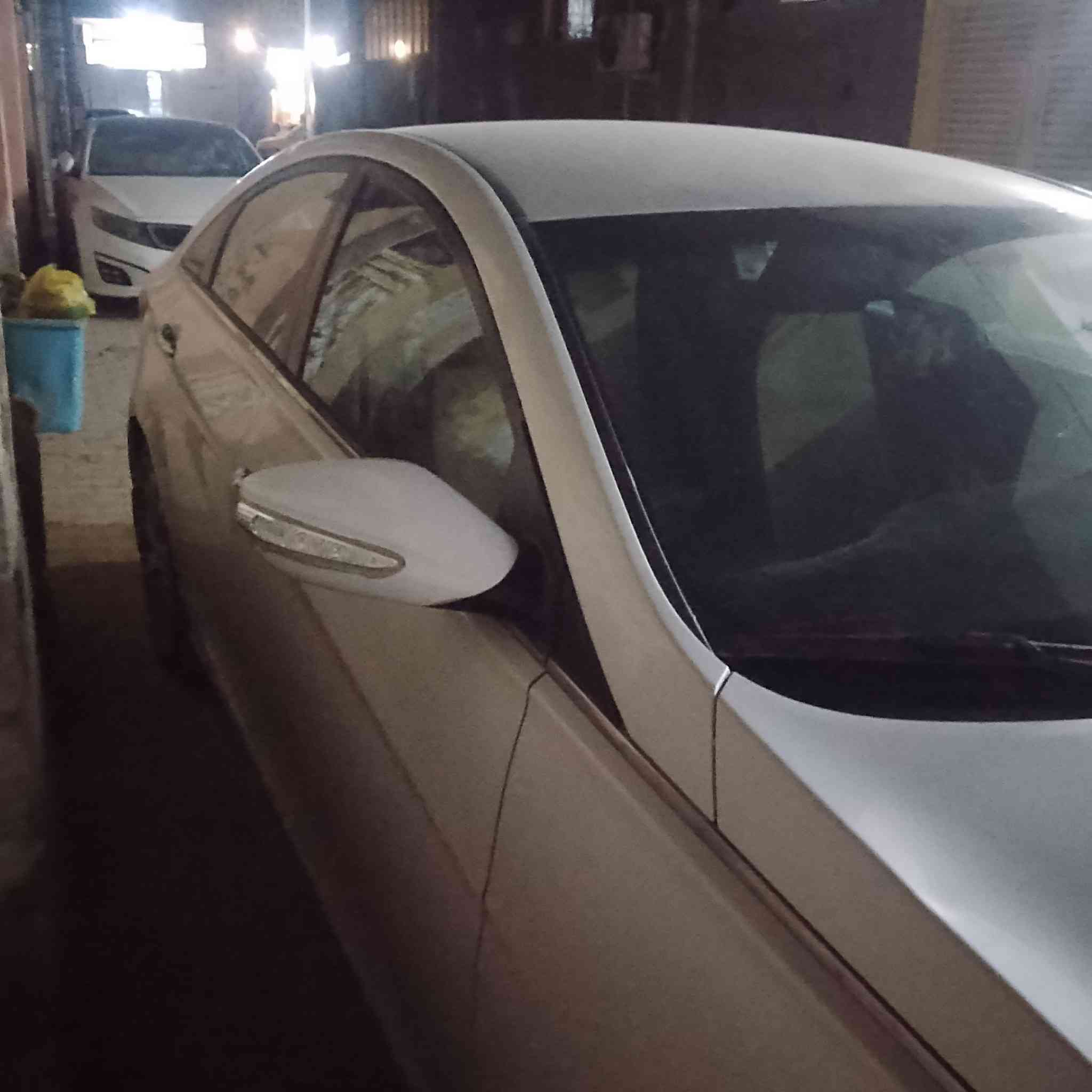 السلام عليكم سوناتا للبيع
2011 خليجي

مكفوله 
2400

موجود بيه بس بارد فقط

***********و

وسوناره موجود
