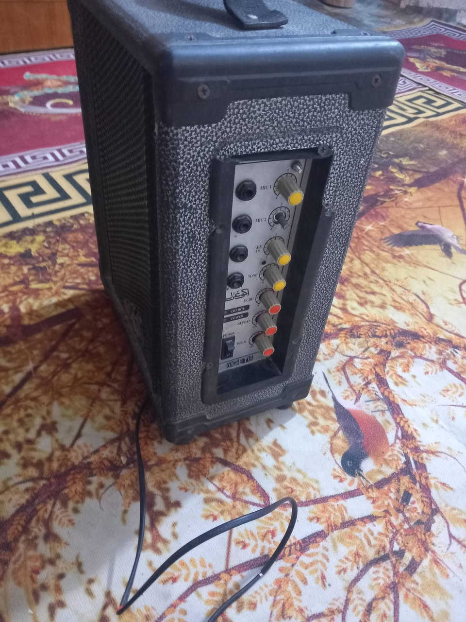 السلام عليكم ورحمة الله
جهاز اكو غزل مستخدم للبيع جهاز شغال خير من الله 
مع سماعة للتواصل***********
المكان كربلاء طريق كربلاء نجف
