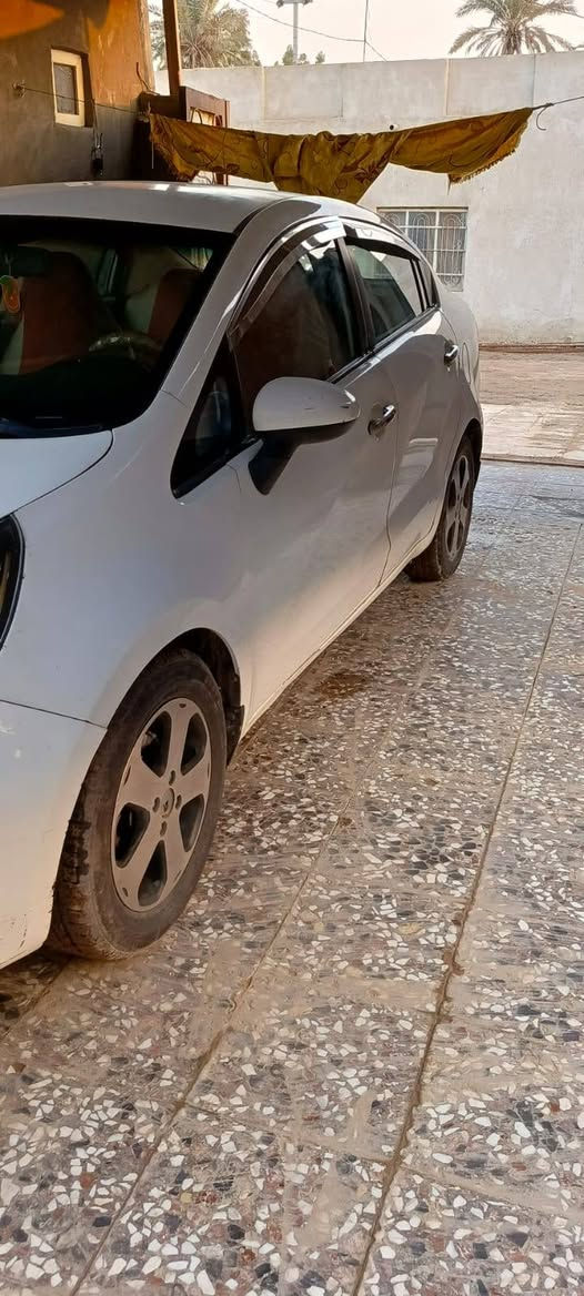 السلام عليكم
كيا ريو 2012 خليجي الشكل الجديد 
مكينة 1600
كير At
نظام Eco اقتصادي
كير ومكينة وتبريد تمام
ضررها قطعتين جاملغ مطعوج ومصلح نفسه والبنيد بي شخوط 
رقم السيارة : كربلاء خصوصي بأسمي تحويل مباشر 
السعر : 87 ورقة وبيها مجال 
مكاني : كربلاء / طويريج
للأتصال على الرقم 
***********
***********
