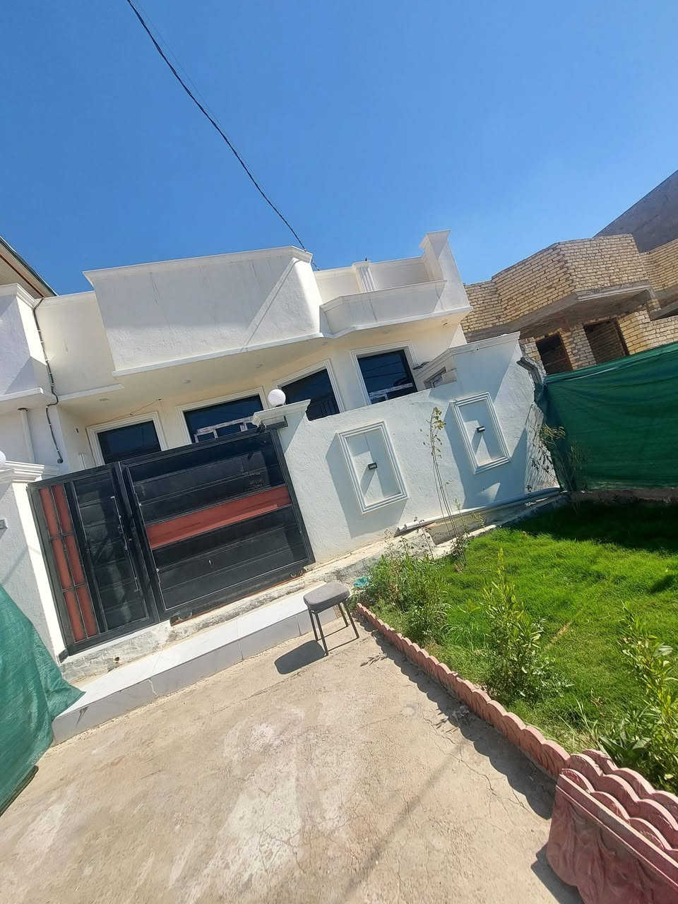 على بركة الله دار للبيع 100 متر مربع طابق واحد كامل وشغل راقي 
حديقه خارجيه 
باب الحاره الزراعي الشارع الرئيسي 
للاستفسار ***********
