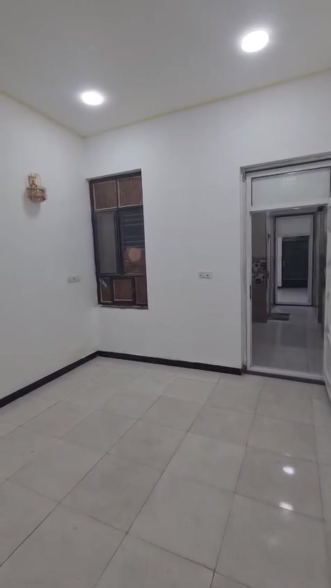 السلام عليكم
بدون دلاليه 
عقار  ارضيه حديثه معزوله 
مدخلين مدخل للمطبخ و مدخل للاستقبال 
٨٥ متر
غرفه  صاله
الخدمات والمطبخ سيراميك 
مناور عدد ٢
غساله 
مراوح
تانكي 
ماطور 
خط مولد 
موقع ممتاز و خط كيات من بابها 
بالدوره
خاص او واتس
***********
