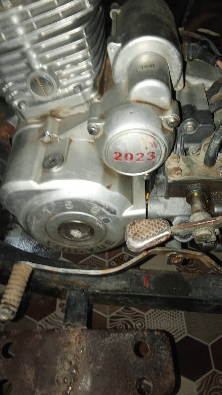 السلام عليكم ستوته للبيع موديل 15 محرك 23 مكان بابل مقفوله كفاله عامه والشرايبي خيرت اتصال على هذا الرقم ***********
