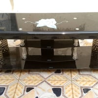 ميز • نظيف جدا • بدون خدوش