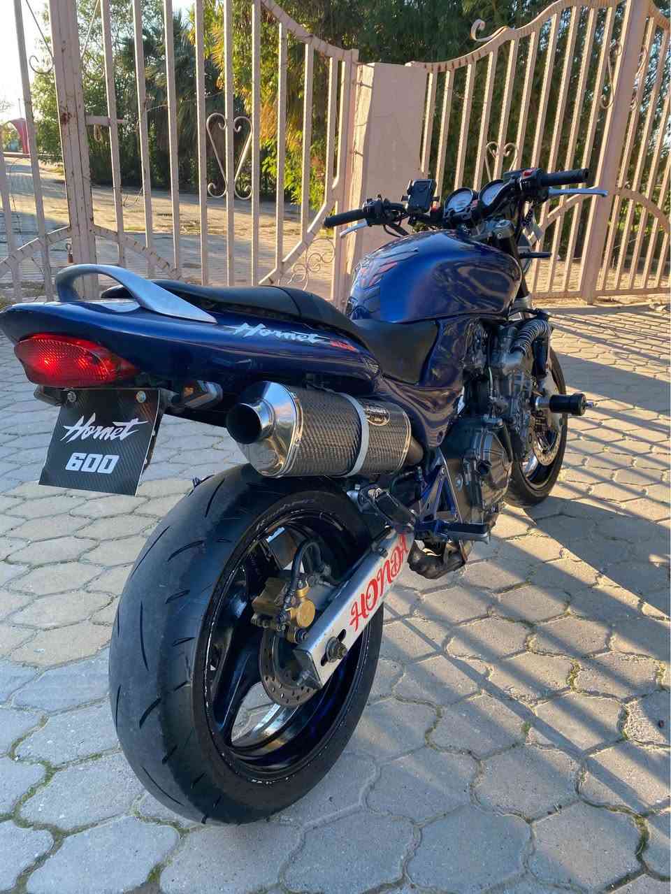 ﷽

السلام عليكم…
‏ 🏍️ HONDA HORNET 600 SF للبيع
أوراق و كمرك كامل
الدراجة وارد يابان نظيفة جداً 
 كفالة كير محرك كهربائيات 
الدراجة نشطة كلش بطناش 1.2.3 💨
مابيها اي نقص و مسويلها ادامة بلكات  و فلتر و باتري كله جديد 🆕 
(يعني انسى شي اسمه عطل)
و بيها كم شغلة رياضية و ترتيبات 👌🏼
التزويد و الاضافات :
ستيرن تزويد ماركة rizoma
لواصق كاربون فايبر 
لايتات زنون و هالوجين 💡
اشاير LED
صالنصة ماركة Laser صوتها طرب 🎼 و بيها طلقات ☄️
دهن جديد 🆕 
تاير ميشيلن MICHELIN 🛞
الدراجة كاملة مكملة و كلشي بيها شغال 💯
مكاني كركوك 📍
السعر : 20$ و بيه مجال 
للاستفسار *********** 📲
الكلمة الطيبة صدقة 🤍
و تحياتي للجميع ♥️ كركوك, العراق
