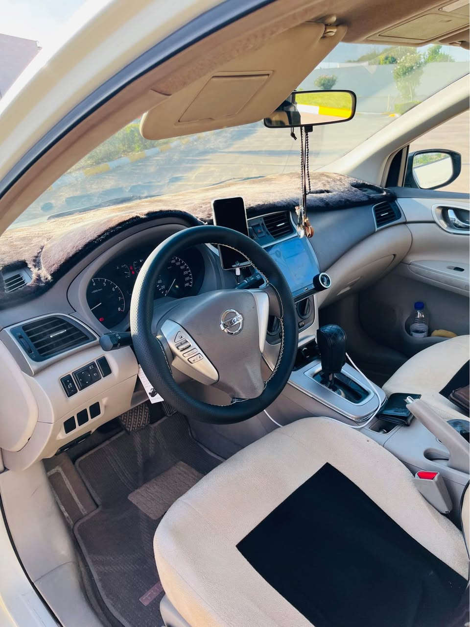 Nissan 2014 SV 🇯🇵

سەیارەیکی پاک و جوان و بە خزمەت 
لێدرانی نیە بەس بستەک چاملخی پێشەوە سبوغە شوخت بوو رەسمەکەشم پێە 
باقیدی سەیارەکە هەیکەلی رێک و جوانە ئەگەر ٢-٣ جیگا قنجی قۆپی بچووکی هەبی لە وێنەکە دیارە شاشەیەکی car play جوانی لۆ داندرایە و دینار مەسروفی تێدا نیە و تاخم کوشنو گاعیەی لۆ داندرایە پاکە سەیارەکە هەموو جیانی بە شەرتە دینار مەسروفی تێدا نیە

*********** korek u what’s app أربيل, العراق
