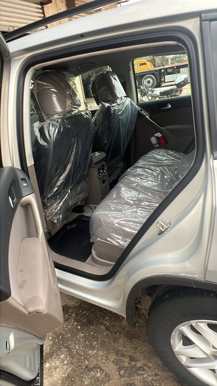 سلام عليكم سياره البيع فولكس وكن تبكران موديل 2011 سنويتها 2029 ينتهي  سياره حلوه  سعر 85 بيها مجال رقم بصره رقم تفسار  ***********
