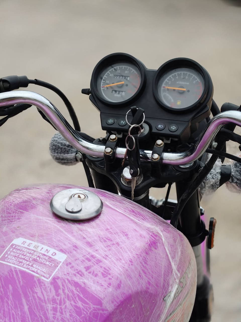 سلام عليكم دايؤن نفخ 23لون مميز بنفسجي أوراق اصولي وصل معرض بسمي سويج سجينه نسختين دبل بلادي لايت جمجمه زنؤن مكينه 200 كفاله عامه من كلشي مكاني كربلاء حي عامل السعر مليون 925ببهه مجال قليل اتصل بيك خير دلل ***********
