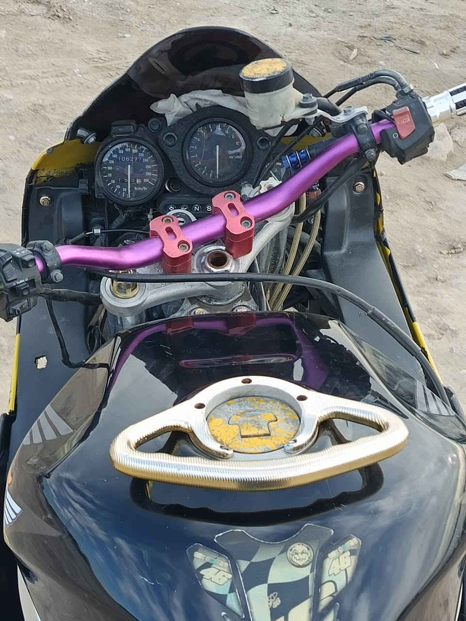 السلام عليكم بطح سي بي أر أر 919 وحش دراجه شلعه معدل 300 مكينه مكفولة لايت عالي ناصي شغال هورن شغال مابيها نقص دشبول كله شغال دراجه مرتبه مبرمجة فول فصله السعر خاص مستعجل على بيع مكاني واسط الكوت *********** شراي يتصل
