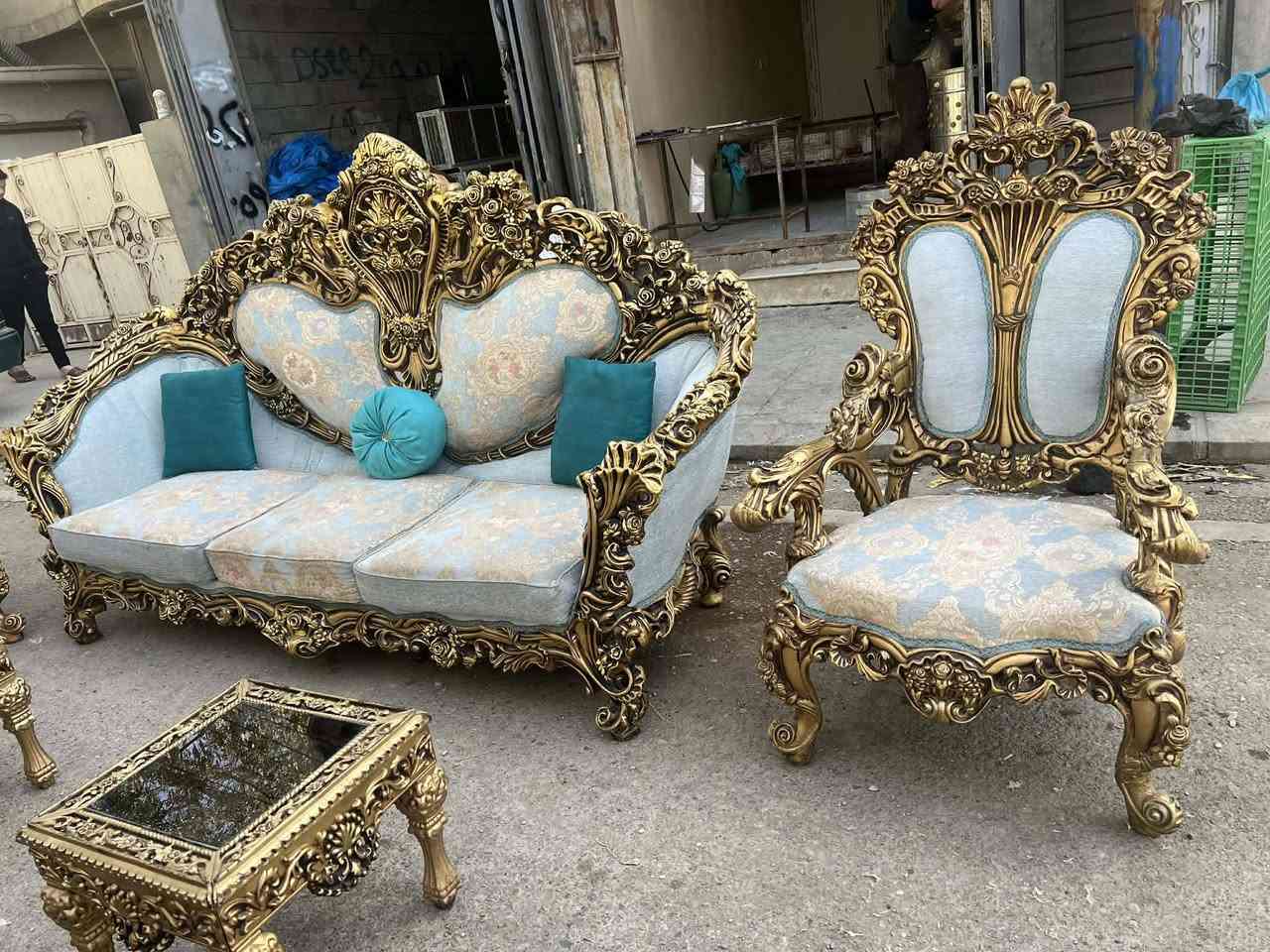 سلاوهاورییان
ئە م تاقمە کلاسیکە بۆفرۆشتن
10نە فە رییە شتیکی نمونە ییە  و تایبە تە
ژ.م***********
شوین.کە لار شەهیدان سە رجادە ی ئاوارە کان
