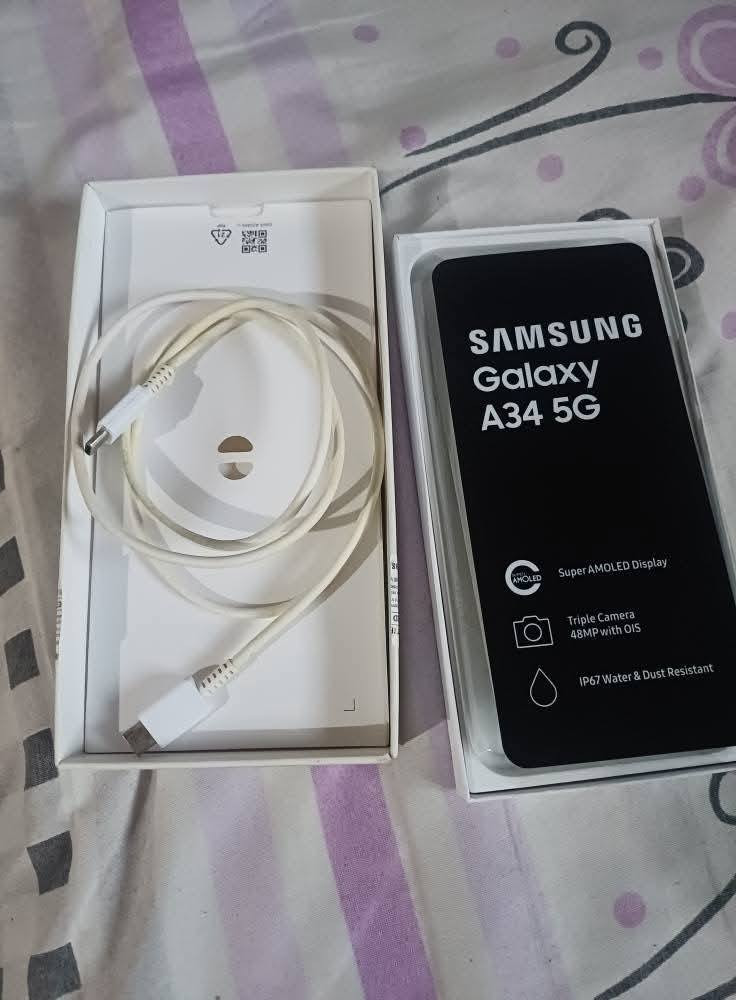 السلام عليكم جهاز A34 5G ذاكره ٢٥٦ رام٨ كيكه اعتقد مراوس بأيفون تنويه الكرتون ماموجود وياه موجوده شاحنته الاصليه وهتفونه الاصلي تلفون جدا نضيف مستخدم قليل  *********** للاستفسار
