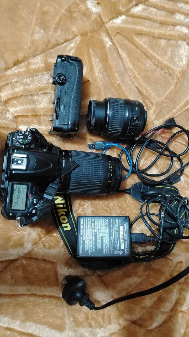 كامره نيكون 7000 نيكون كلشي واضح بصور سعر ٤٠٠ الف بيهه مجال *********** توصيل موجود
