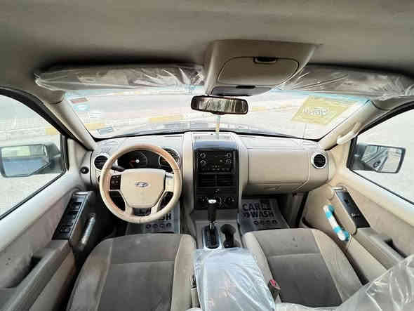 سلام عليكم سياره فورد اكسبلور موديل 2007 گير أوتوماتيك كيرومحرك بي شرط تايرات جديد صدرجديد كهربائي كول شغال مواصفات خليجي جامات ومرايه كهربائي سويج كونترول قوفل مركزي كاملا ABS كوشنات جديد 7راكب 3معقط كهربائي سياره كول شغال 4قطع صبوخ بيه حيزمً بدون صرب وبدون داواخل سنوي جديد راقم جديد سياره جاهز مابيه نقص كول شرط سعر 83$بيه مجال ***********
