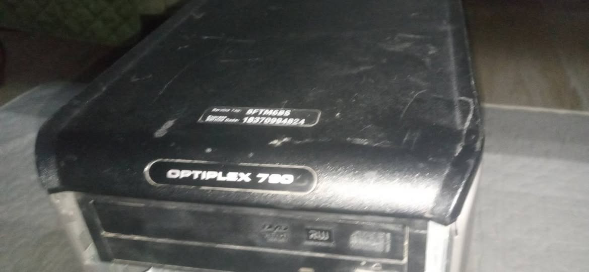 كيس ديل شكلها الخارجي مو احسن شي بسعر 75 ويه التوصيل وبيها مجال
سلام عليكم كيس Dell optiplex 780 النظافه الخارجيه مو هلكد شكلها تعبان بس تشتغل مواصفاتها معالج intel core 2 duo e8400 رام 6 هارد 320HDD من Segalte مشغل الاقراص شغال بيها كرت شاشه GT 430 2gb GDDR3  بس منفذ HDMI عاطل بيها نظام ويندوز 7 بي العاب وبرامج الدراسه word exel power point كلشي بيها بس الكيس حالته تعبانه سعره 75 ويه التوصيل وبيها مجال للطيبين
للتواصل خاص


**إذا كنت صاحب هذا الإعلان وتريد حذفه لأي سبب، رجاءا أرسل رسالة إلى الدعم الفني**