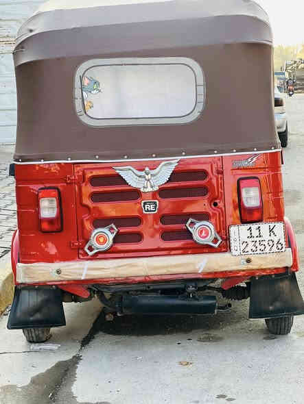 السلام عليكم 
تكتك البيع 18 مصبوغه عام مكينه مال عشرين تكتك خير من الله كهربائيات كلها شغاله سعر 4600 وبيها مجال مكان بغداد الحسينيه مال راشديه ***********
