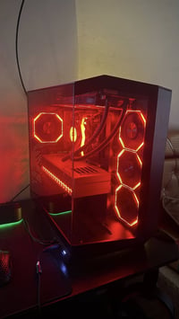 RX 9070 XT • رايزن 5 7600 • شاشة 34 بوصة