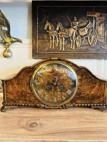 ساعة المانية تكويك جرص عند راس الساعه ومنتصف الساعه نظافة تامة ماكنة نحاس
*********** واتساب المحل في السليمانية يوجد توصيل
