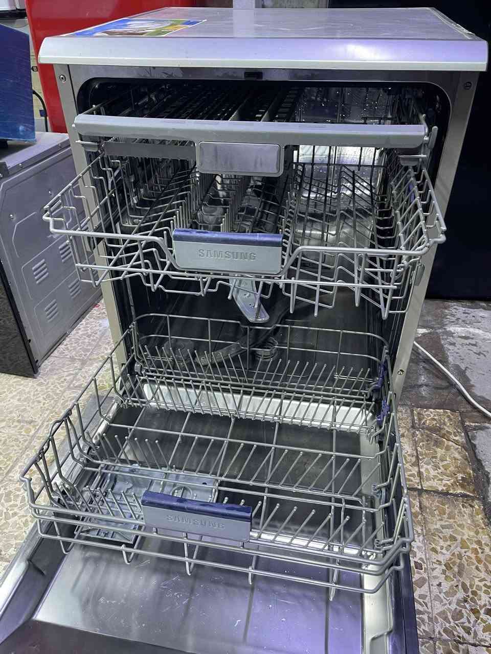 غساله فول ئوتمتيك الصحوان نوعه سامسونك فول موصفات بخار+3سلات+3مرشحات نظام بخار بي 125الف قفل من اخير بشرط شغل او بشرط فحص او ضمان اي ستفسر عل***********
