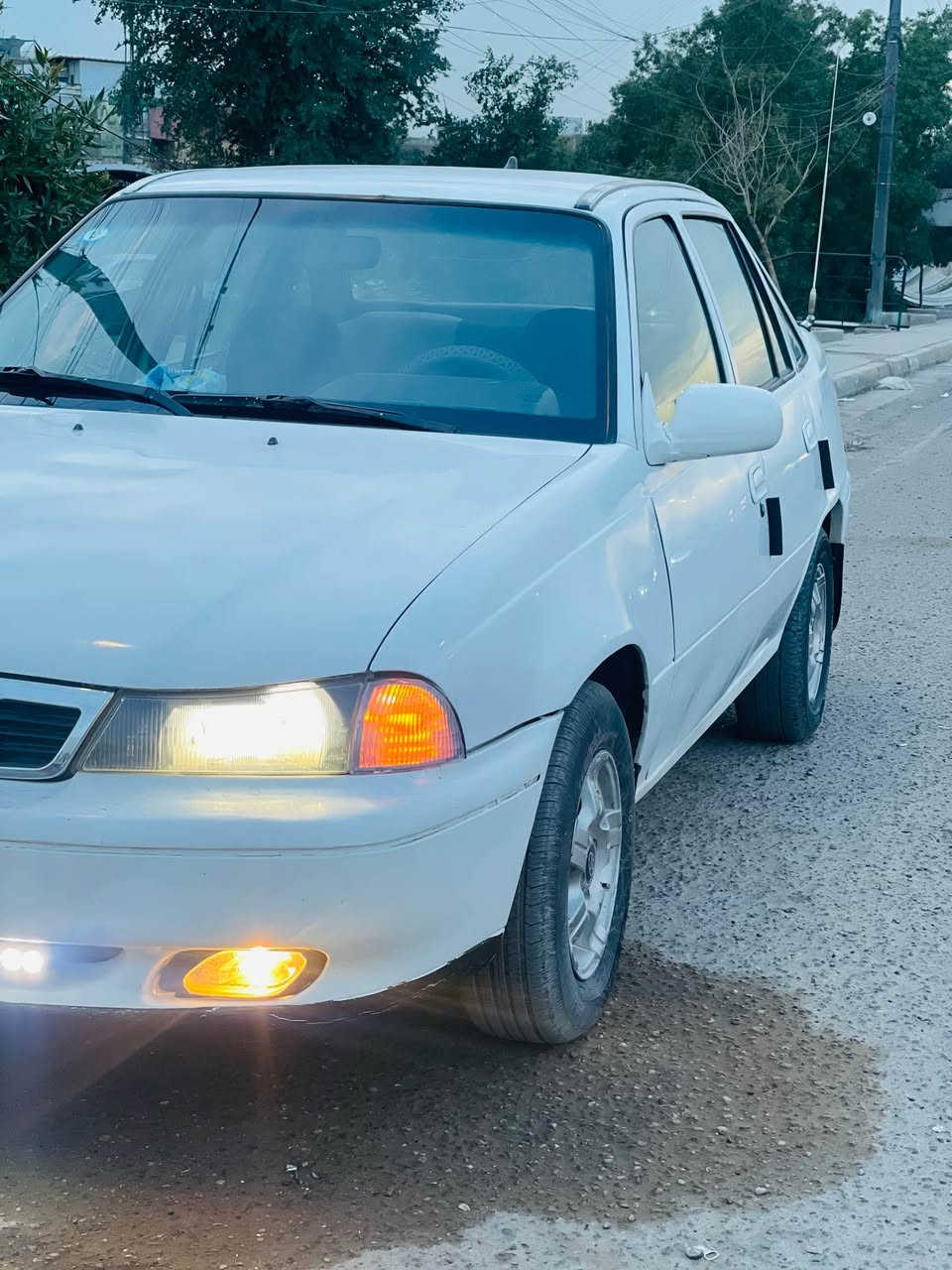 السلام عليكم للبيع دايو سلو ١٩٩٦ رقم بغداد انكليزي باسمي كير اوتوماتيك محرك مفتوح سياره كامله ما ناقصها اي شي تخم تيار جديد باتري جديد تبريد شغال صدر امامي خلفي جديد كهربائيات كلها شغاله السعر 36 بيها مجال 
للاستفسار *********** بغداد, العراق
