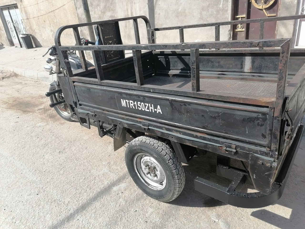 السلام عليكم للبيع موديل 2014 1.950.000وبيها مجال بسيط بأسمي ومداور نفس اليوم اتصل او واتساب ***********
