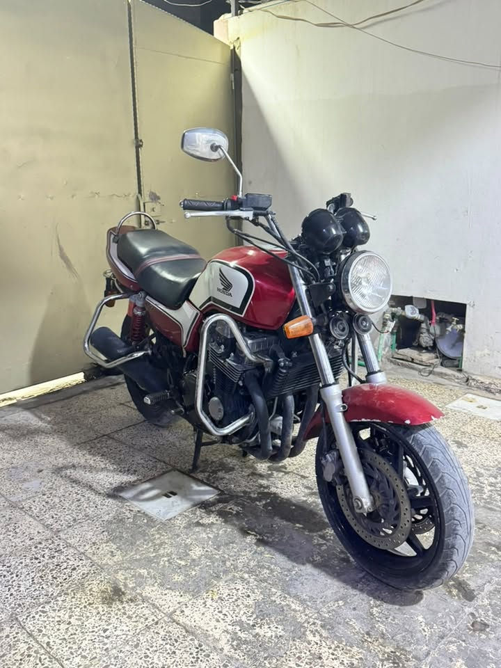 Cb 750cc
دراجة نضافه موضحه بلصور محرك يشك الكاع ترايك وين متريد بس الجناي يعرف شنو هلدراجة ميحتاج احجي
تخم بلكات اصلية وباتري اصلي جديد سعره 60
مكاني الرمادي توصيل معندي توصيل معندي
الدراجة شغاله بيها ملاحضات بسيطة ترهم بيع او مراوس بدراجة اصغر
السعر :مليون و800 وبيها مجال
رقم الهاتف: ***********
