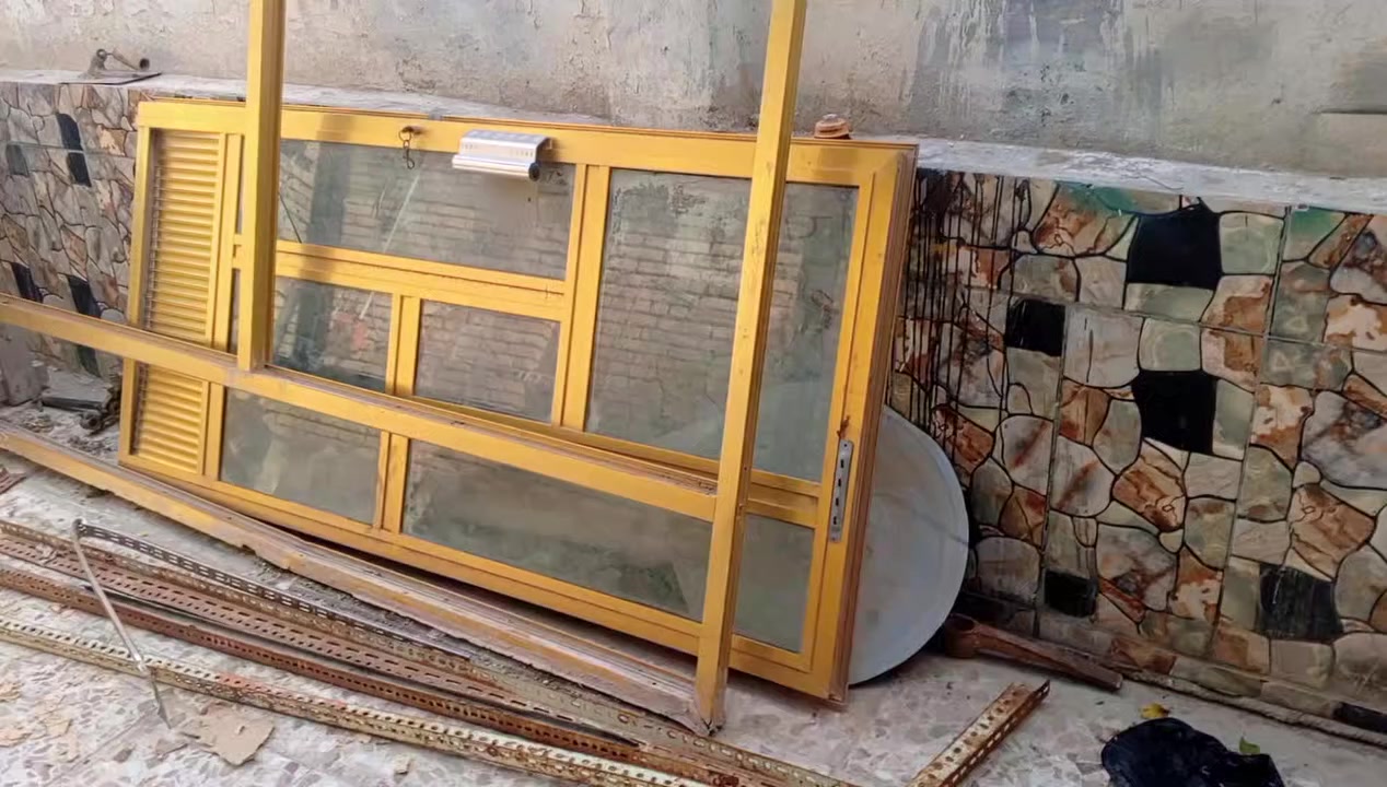 جمخانه للبيع السعر 150 وبيه مجال المكان ناصريه حي اور يم المدرسه الكويته الرقم ***********
الرقم الثاني ***********
