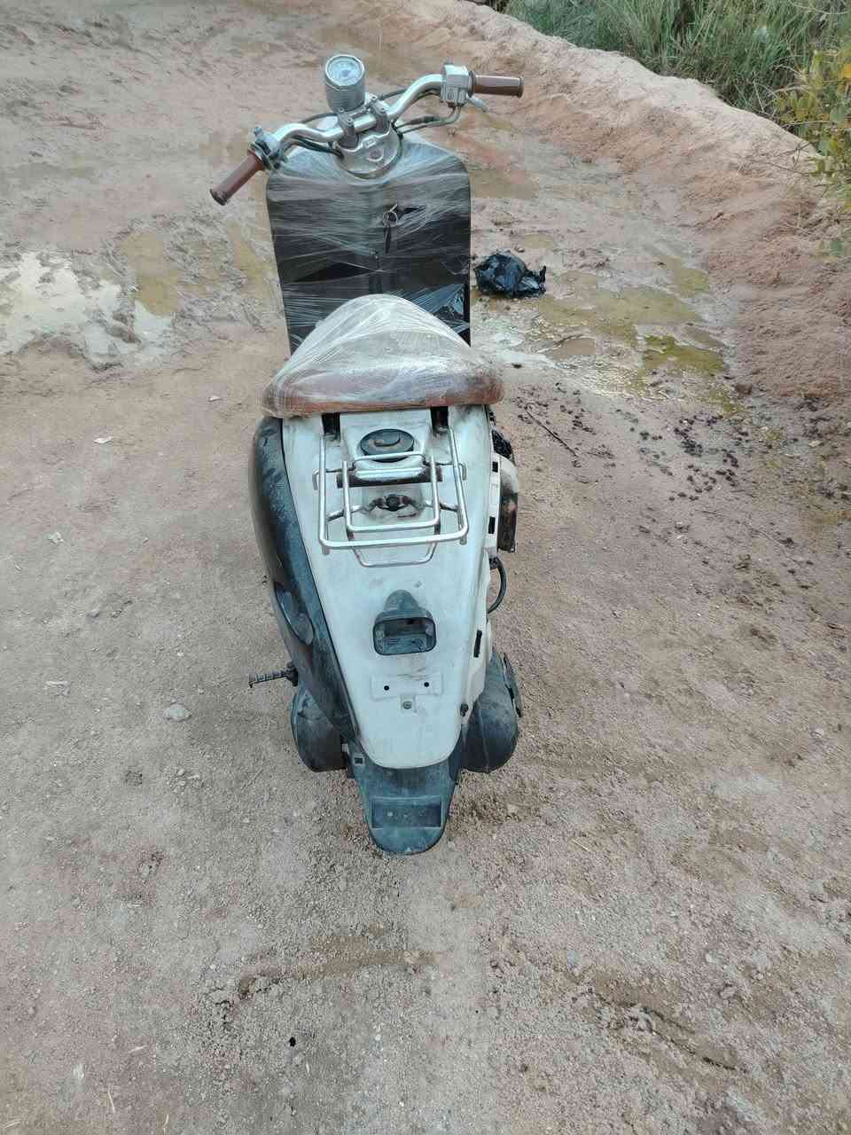 ياماها عبد الحليم دكة هندر دراجه ناعمه تجفيت جديد سعر ٢٠٠ وبيهه مجال للشراي *********** مكاني حمدان
