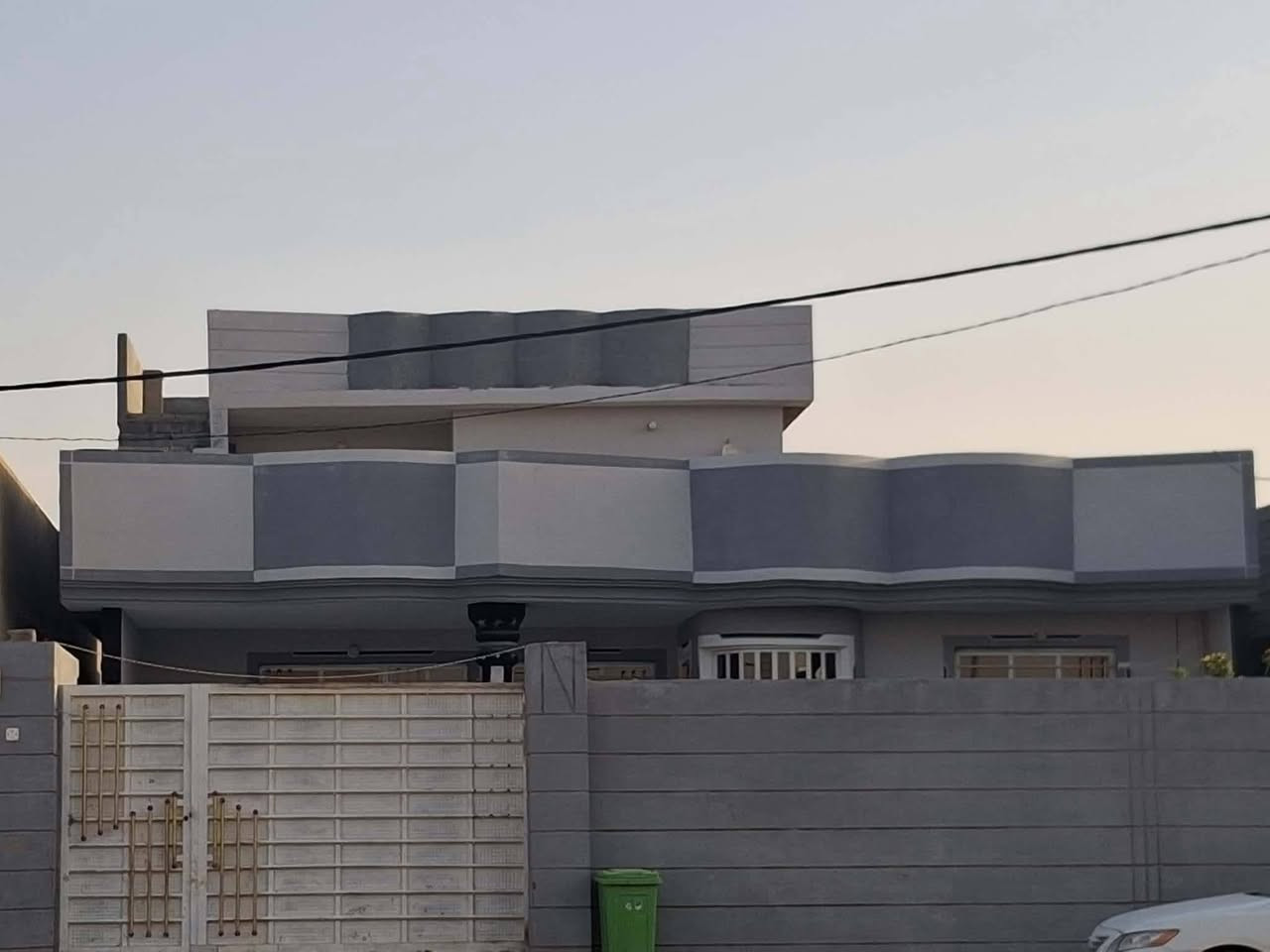 🏡✨ بيت للبيع ✨🏡
📍 الموقع: قرية العقود – فرع الجامع
📐 مساحة البيت الكلية: 390 متر
🔹 البيت يتكون من طابقين:
🔸 الطابق الأول:
استقبال واسع بمساحة 7×4
هول 4.5×4
مطبخ 5×4
غرفتا نوم 5×4
صالة كبيرة 6×4
🔸 الطابق الثاني:
صالة
غرفة نوم 5×4
حمام
🚗 كراج يتسع لسيارتين
🌳 حديقة كبيرة وواسعة
✨ موقع هادئ ومناسب للعائلة
📞 للاستفسار والمراسلة: [***********]
