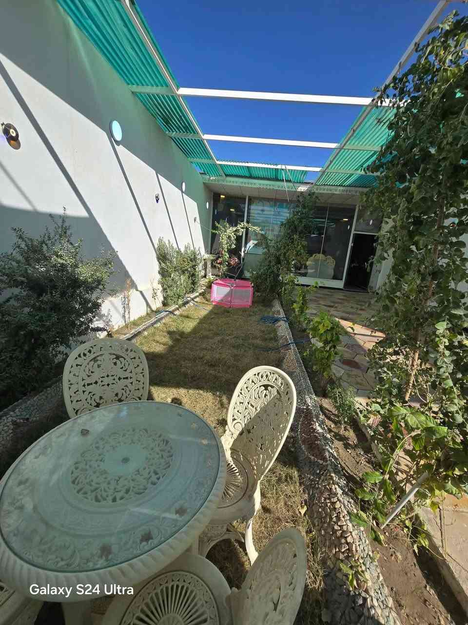 بيت لبيع بعلوت الفحل بشارع الفلل على الشارع المساحه ٢٤٠متر ركن يحتوي على غرف ٣ وصاله ومطبخ وستقبال وطارمه وحديقه البيت على الشارع الساس تجعيب البناء بلوك السكف عكاده السعر ٨٣وبي مجال للستفسار ***********مكتب بركات ام البنين قرب اسواق فدك مقابيل شارع السبيس
