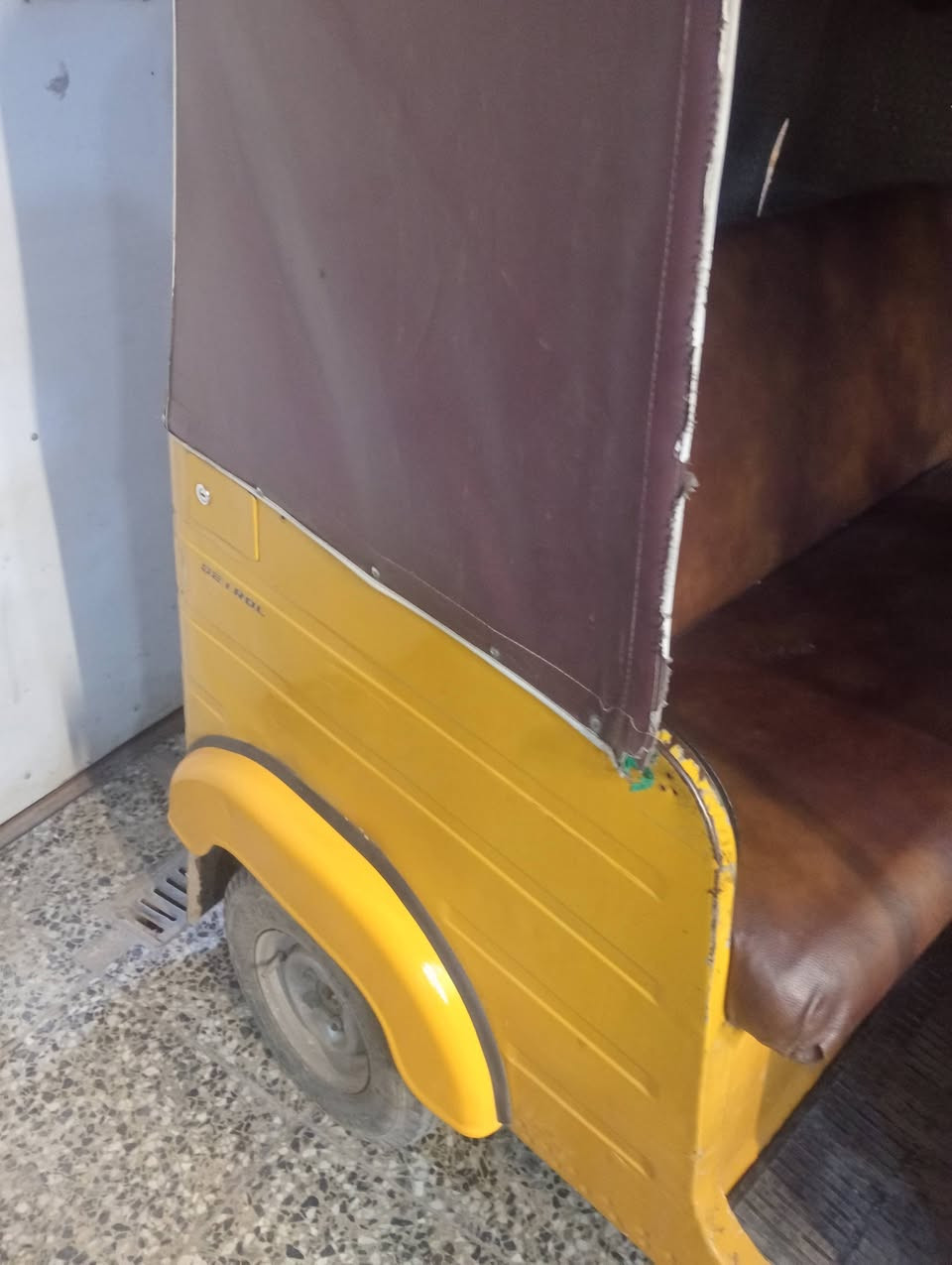 السلام عليكم تكتك لبيع موديل 20رقم وسنويه السعر 6250وبيها مجال مكاني بغداد حي البتول  جسر المشات الرقم ***********
