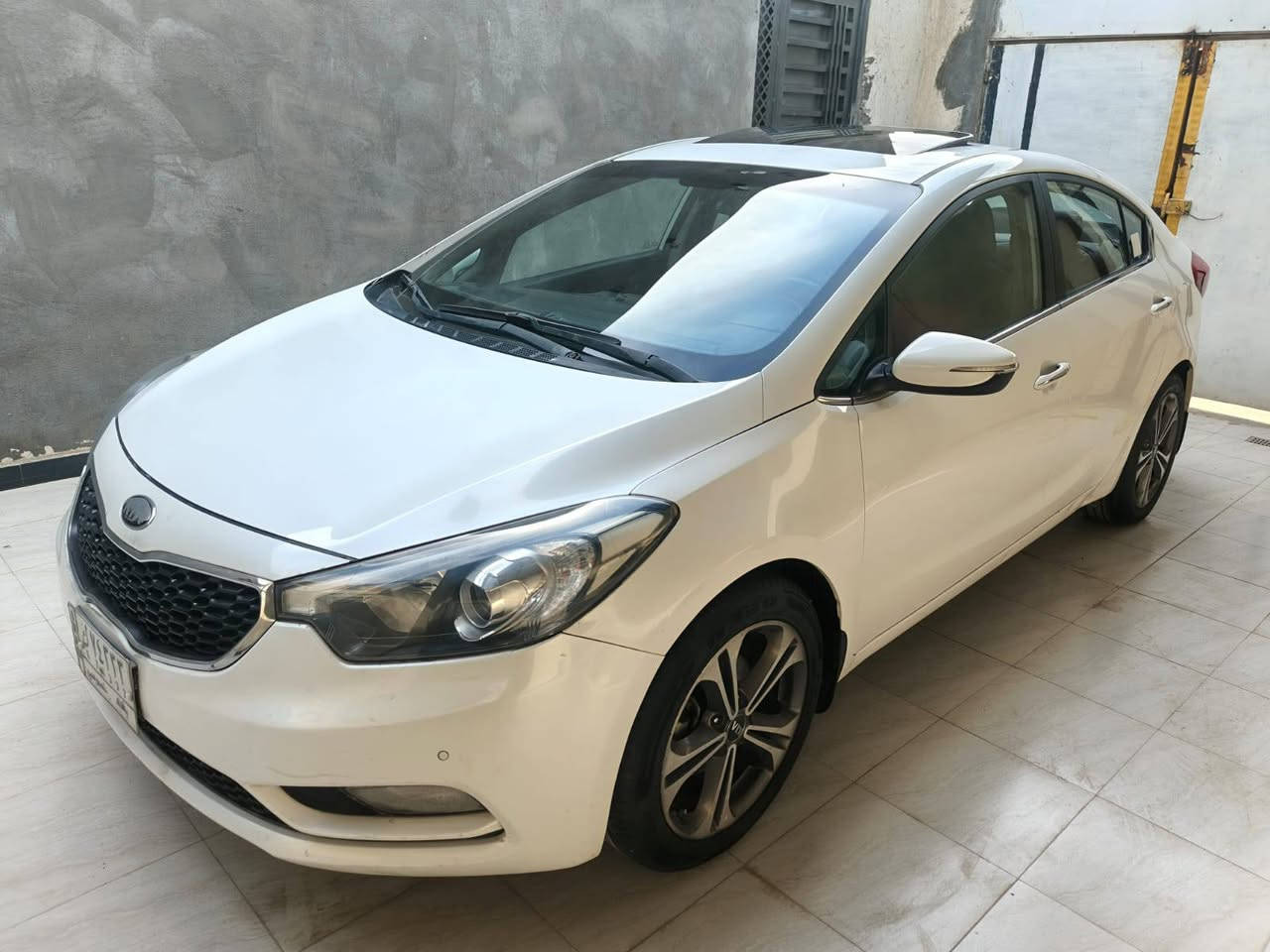 اللهم صلِّي على محمد وآل محمد🧿 السلام عليكم كيا سيراتو موديل( 2014 ) خليحي  حره رقم بغـداد السيارة كفاله عامه ضربه او صبغ او تبديل او فتح  محرك(1600) فول مواصفات 1/1 بصمه. فتحه. بصمه ابواب. تحكم استيرن.  ويل كب5. اشاير بل مري. حساسات خلفيه. مري شفط. تبريد قطعتين. لايت زنون )
سياره جديده جدا جدا وجاهزه من كلشي كير ومكينه وحداديه وتبريد ثلج كهربائيات كله شغاله دواخل جديده سياره مال جناي  مداور مباشر السياره بسم ولد صديقي حره مشروع وطني  السعر$(127) وبية مجال 
مكان السياره الناصريه الشطره رقم صاحب السيارة (***********) ملاحضه: (كتاب الفحص داخل المنشور )
