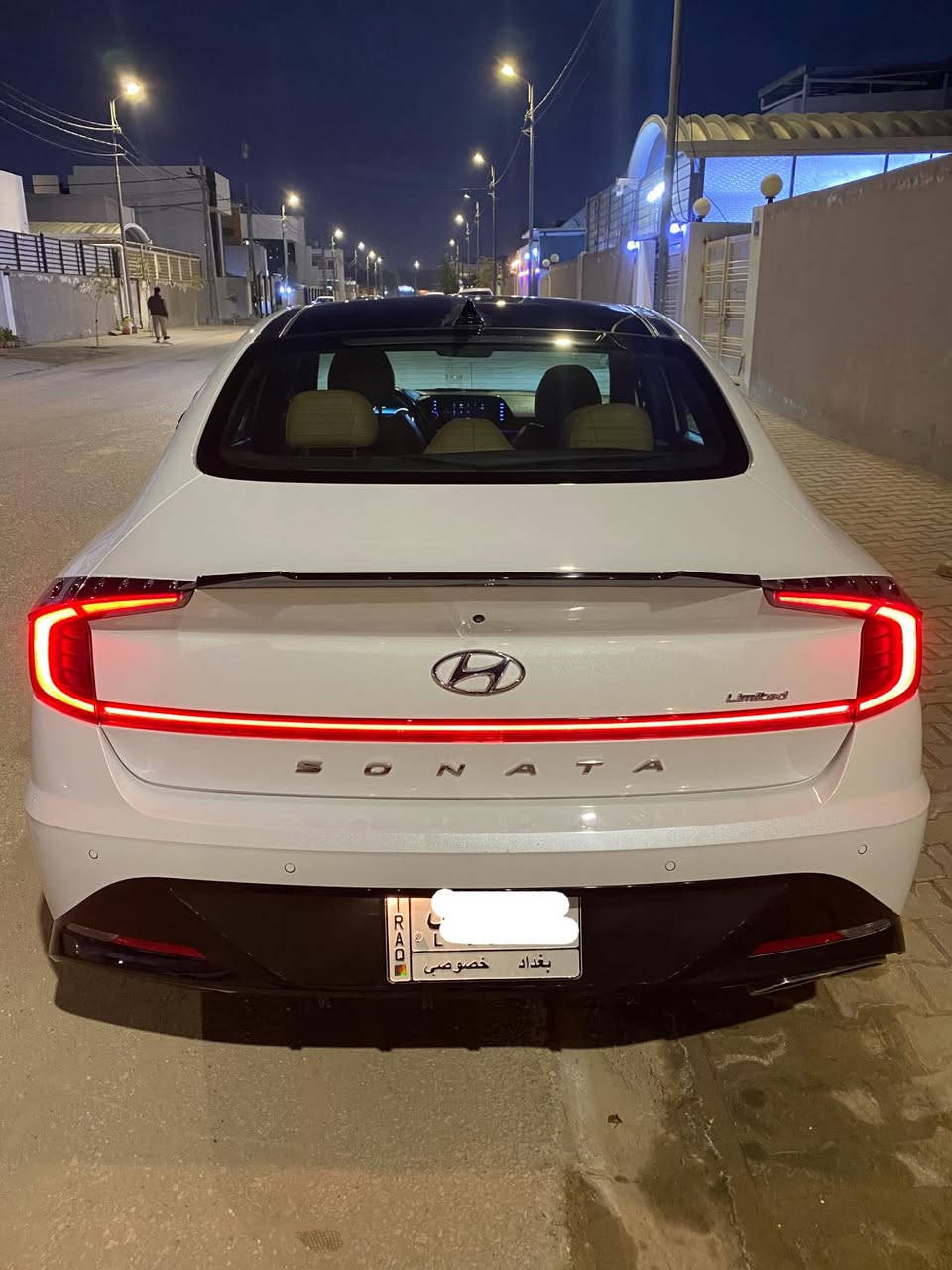السلام عليكم

سوناتا  2020 لمتد فول 1/1
لون ابيض صدفي ودواخل  جلد عسلي

مواصفات معروفه كامله من كلشي
( اوتو بارك / حساس اجتياز جانبي / مري شفط/نقط عمياء / رادار/ اوتو ستوب/ كامرات ٣٦٠ درجه / شفتات بالسترين/ كشتات  والستيرن تدفئه تبريد / مساج / شحن واير ليس /كرسي السائق والراكب كهرباء /بنوراما /
السياره تتحرك على الريمونت)
وارد امريكي السياره نظيفه حيل وماناقصها شي 
رقمها بغداد
مكانها نجف
السعر 180$

للاستفسار هذا الرقم بي واتساب
***********
