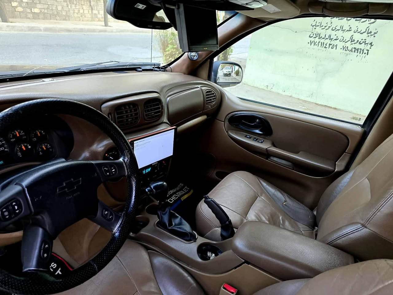 بلايزر فول عده الفتحه وراد ياباني سياره ع تراب الشركه خير من الله بيها قطعه وحده السعر  ٩٥ تريد وكاله تريد مداور *********** مكاني الديوانيه ٢٠٠٢
