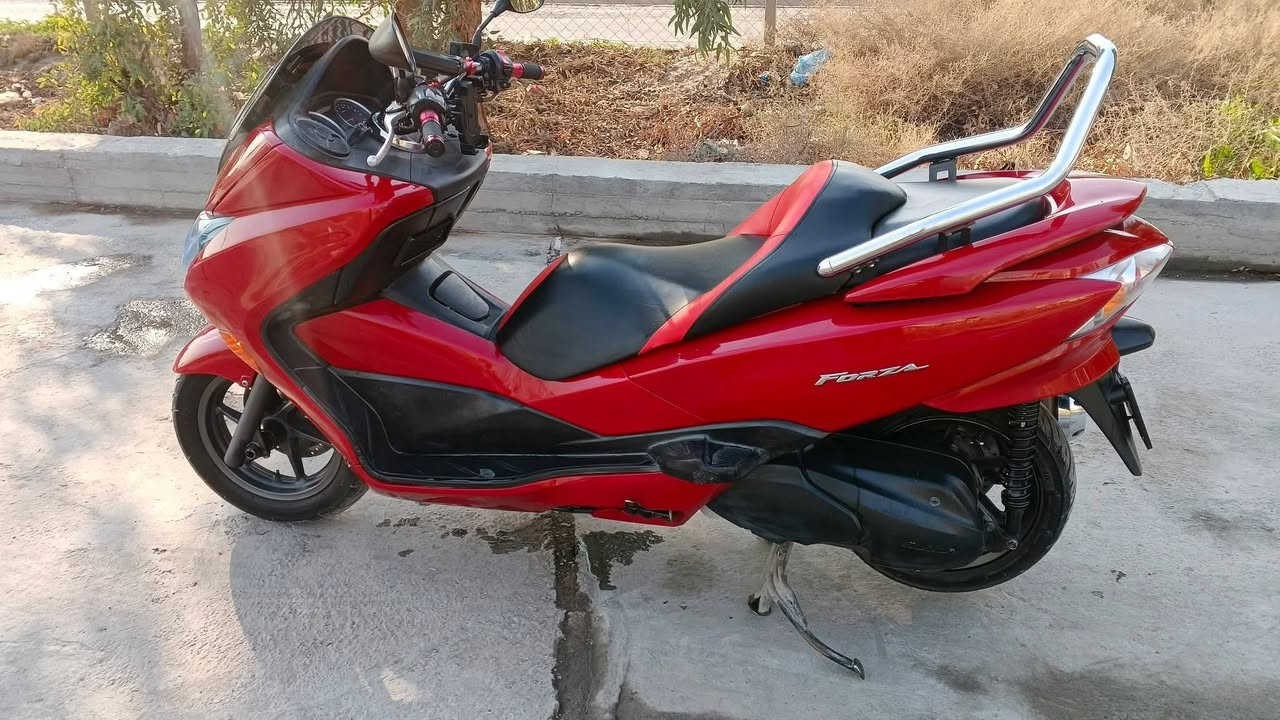 سلام عليكم دراجة فورزة صفر 10 اربع تحويلات 7 كير ماشية 21 الف حقيقي مكينة بلادية وناعمة كلش وشرط جيب فيتر اليعجبك وفحص براحتك شلعة تخبل ومعدل تطلع بيها وتحكم بنفسك دراجة كهربائيات كاملة طسة ناعمة كفرت ولا شخط ولا صبغ ولا كسر...  كفالة من الشخط بيها جي بي اس مال يابان   منضومة زنون بلادي سبايدر نيكل كلوب جنطة بك لايت كرستال كشن مدوشم جديد بصمتين بيها مو وحدة ومفتاح طوارئ دهن كلة موتل بانزين محسن دراجة مال واحد جناي سعرهة 16 + مسجل دمام شغال دراجة كاملة اوراق مال معرض وبل عافية على ياخذهة من نفس طيبة مكاني بغداد الجديده الرقم ***********
