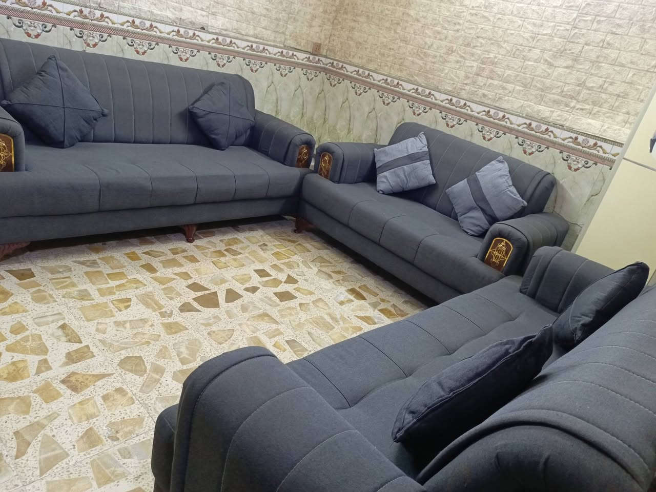 عندي هاي قنفات مستعمله بس جديده اريدهن ب500 مكاني بغداد جديده
‏‪***********‬‏
