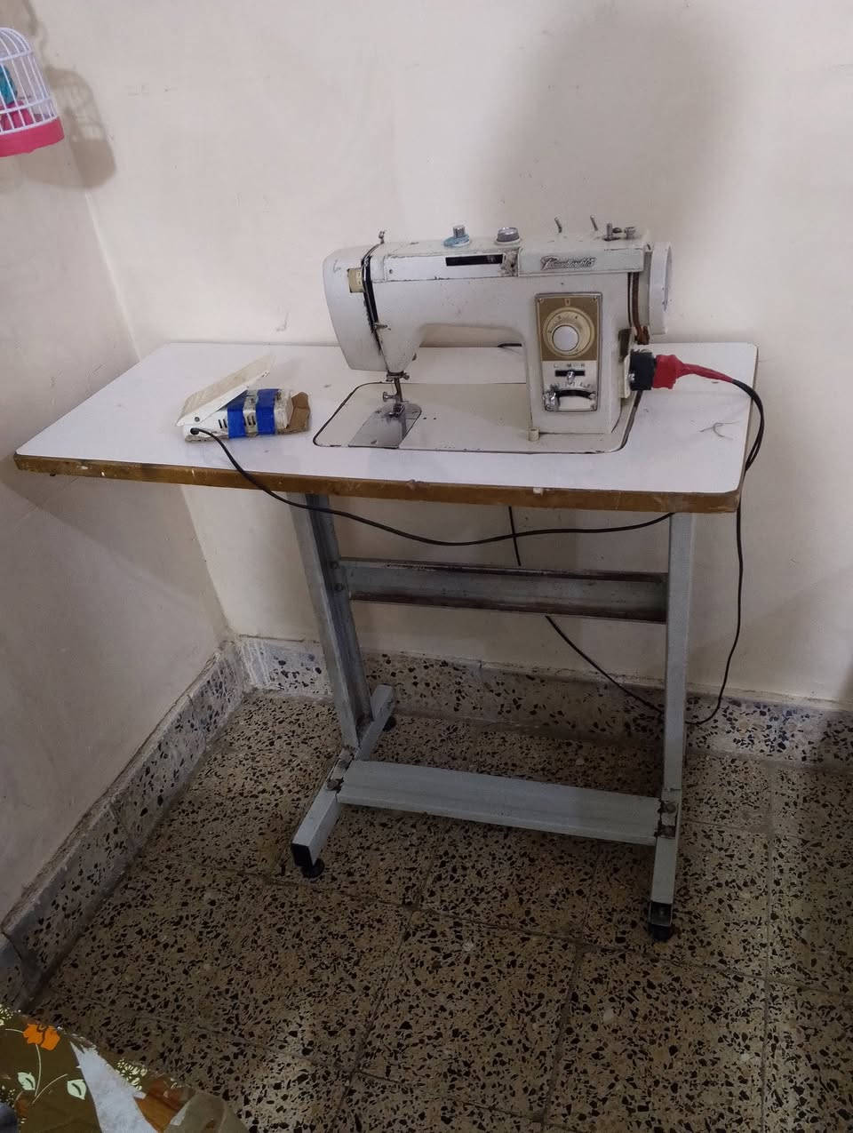 للبيع مكينه براذر ياباني عدل وتطريزكلش نضيفه وعلى الفحص ب80قفل واذا اكومراوس بمكينه براذر منزلي وانطي فرق المكان بغداد الجديده شارع  المسبح رقم ***********
