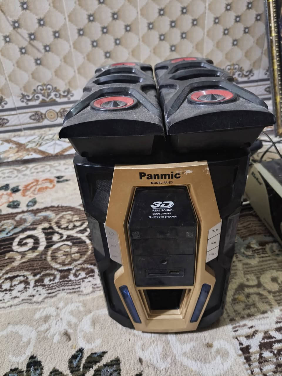 غراض للبيع كلمن وسعره ام بي ثري نضيف عاكسه سبلت الحافض طن ونص كنديسر محترك بي منفاخ دوشك عوزه وجه غساله تشتغل بس ضعيفه الاستفسار هذا رقمي ***********
