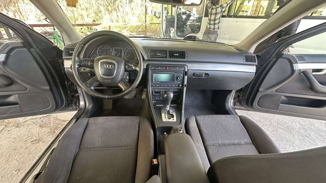 اودي A4 موديل 2007 مكينة 2000 تيربو كير مكينةمكفولات حدادية كلها جديدة سيارة كل كهربائياتها شغالة بية فقط بنيد صبغ   جام اوتو سيارة غرفتها نظيفة وبية هواي مواصفات حلوة مومال موديلها وبالعافية اللي ياخذها رقم سليمانية سنوية شهر الثامن تسقط مداور شوكت ماتحب 
مكاني كربلاء السعر 65 وبية مجال 
***********
