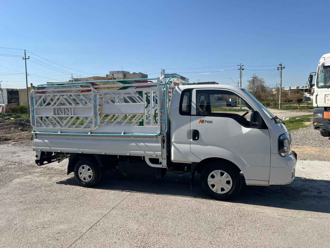 السلام عليكم ورحمة الله وبركاته 
Kia bongo حمل للبيع 
موديل 2025
ماشي 12000 الف
حجم محرك 2700 المرغوب
شاشه  ايباد و كامره خلفي
نضام بريك ABS
السياره كلش نظيف و مابي شي 
مكان السياره اربيل
رقم اربيل و دينار مصرف مابي  
السعر 175$ بي مجال
*********** واتساب
