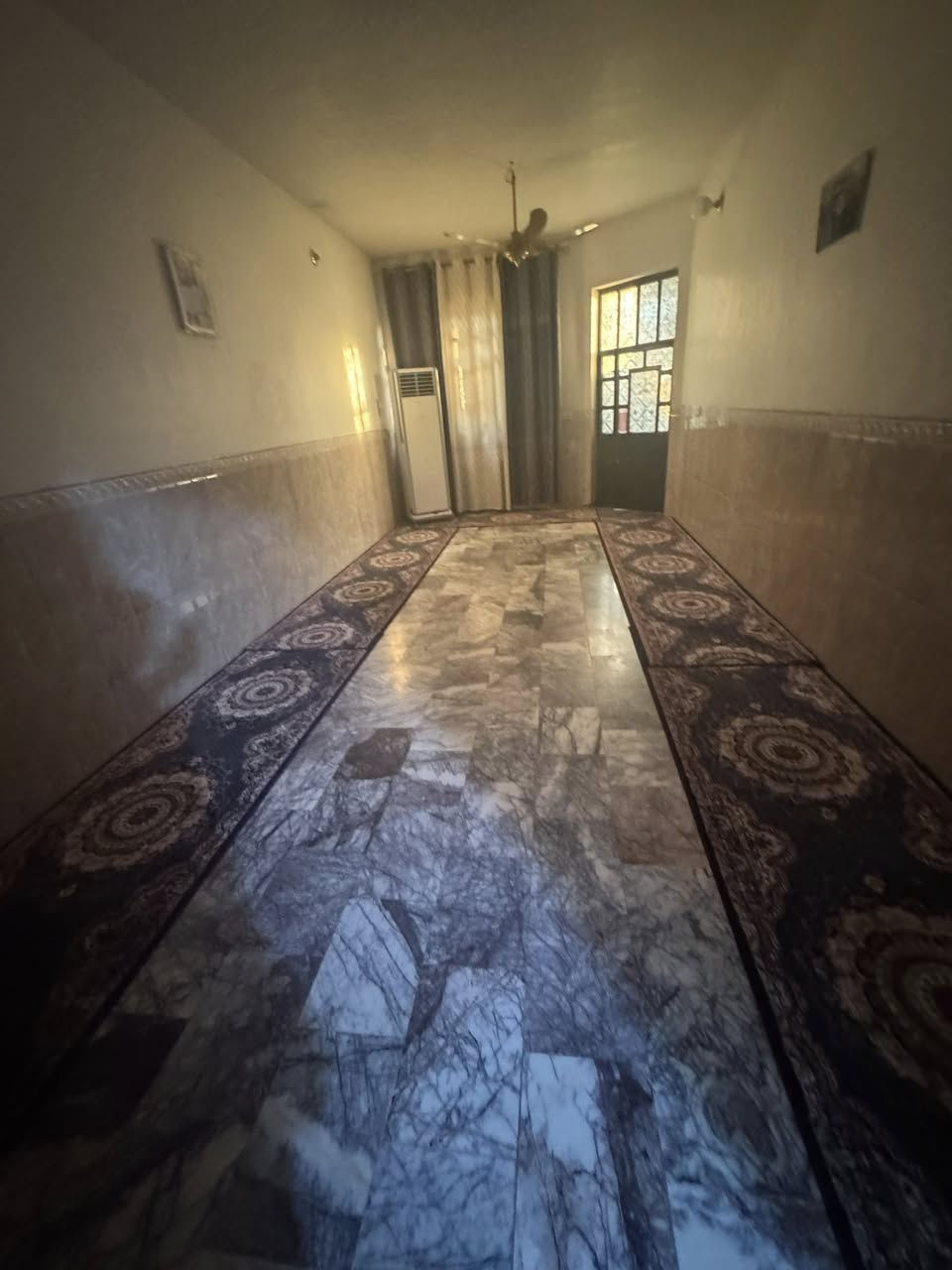 دار للبيع مدينة الصدر الاورفلي
فرع مدرسة الآفاق مساحة 200 متر طابقين 
طابق الأول /  كراج حمام خارجي +استقبال +مطبخ +صالة +غرفتين نوم + حمام داخلي 
طابق ثاني / 4 غرف نوم + حمام داخلي 
+ بيتونه كبيرة + سطح كبير سطح صغير 
 يحتوي على منورين 
ملاحظة : تترك سبالت عدد ٣ حجمهم ٣ طن 
وايضاً سبلت ٢ طن 
وايضاً تانكيات الماء عدد ٢ ابو ١٠٠٠
وايضاً تترك منظومة كاميرات 
واشياء أخرى …


**إذا كنت صاحب هذا الإعلان وتريد حذفه لأي سبب، رجاءا أرسل رسالة إلى الدعم الفني**