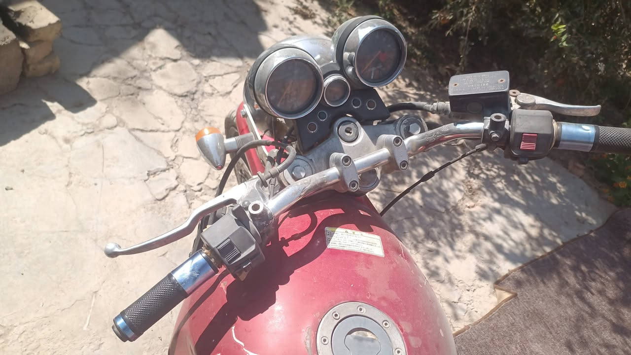 من بعد اذن الدمنيه للبيع دراجه بطح محرك كايمه ومتروكه مابي وراق يعني كوم حديد السعر 200 الف قفل هاذا رقم صاحبه *********** وتحياتي للجميع
